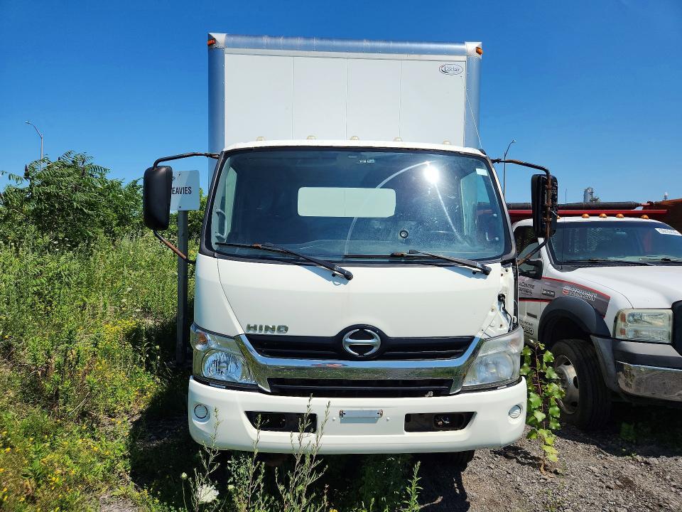 2013 Hino 195 BOX Truck