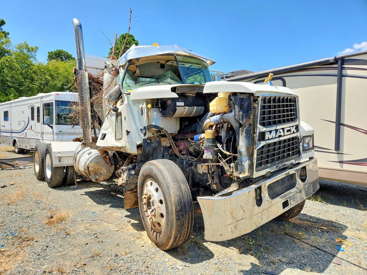 2022 Mack Pinnacle Semi Truck