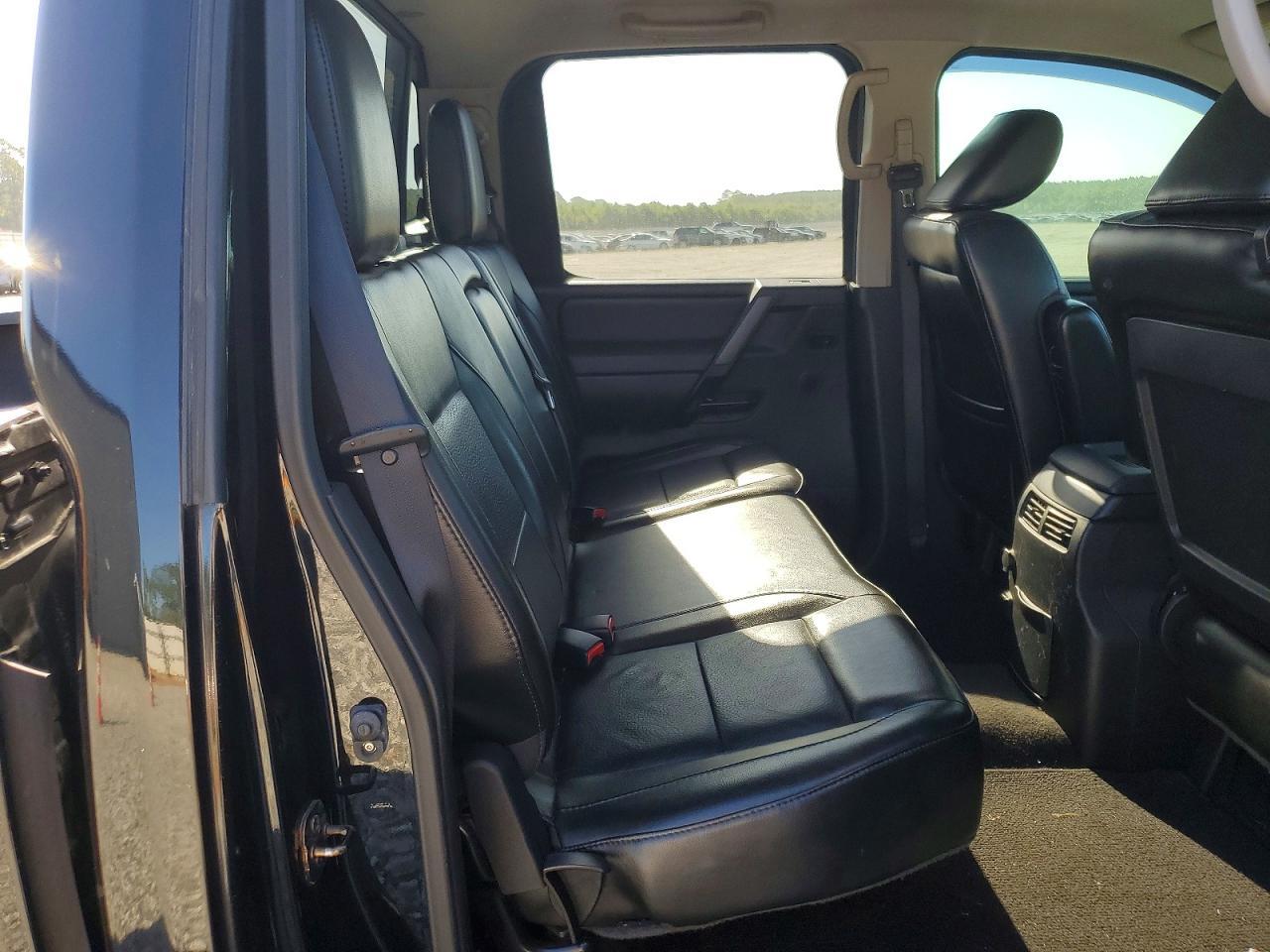 2014 Nissan Titan SL