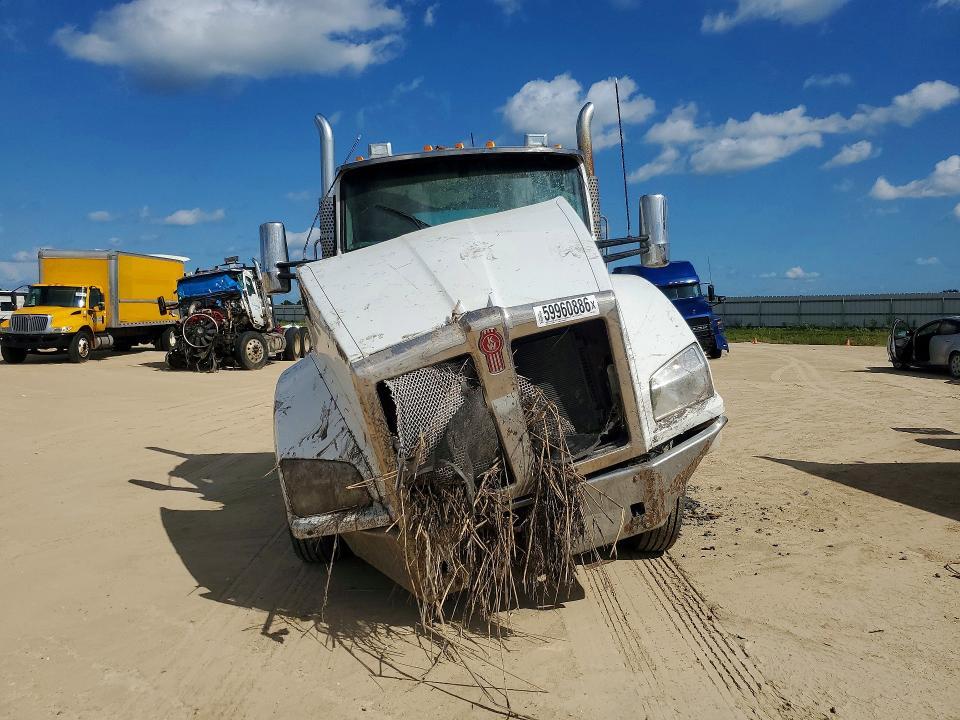 2020 Kenworth T880 Semi Truck