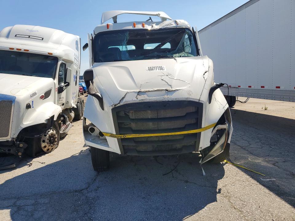 2025 Freightliner Cascadia 116 Semi Truck