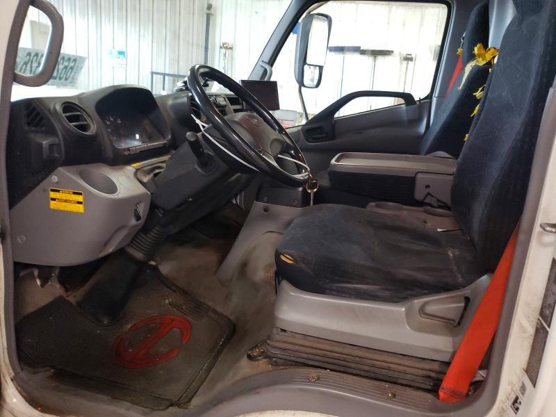 2017 Hino 195 BOX Truck
