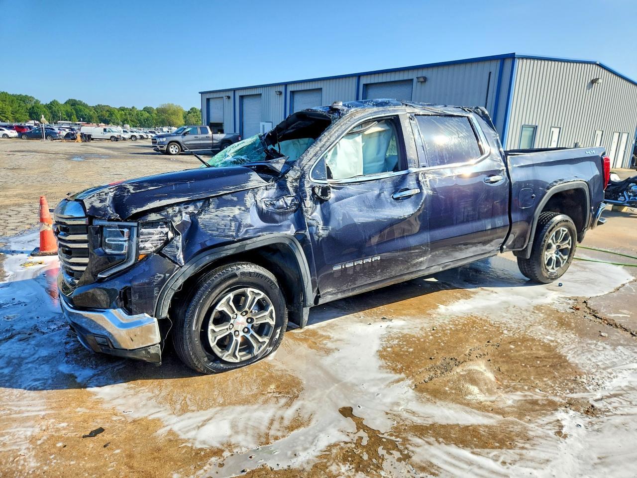 2025 GMC Sierra K1500 SLT
