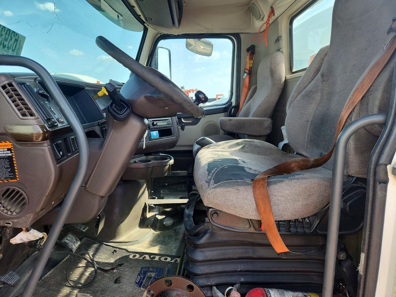 2015 Volvo VNL Semi Truck