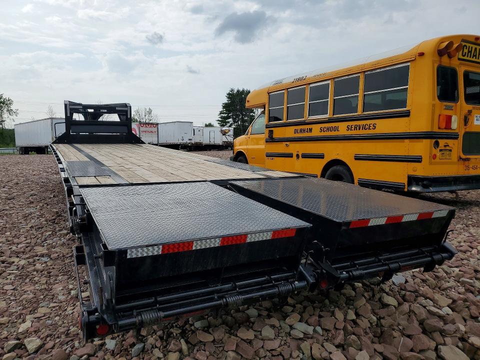 2026 PJ LQ302 Equipment Trailer
