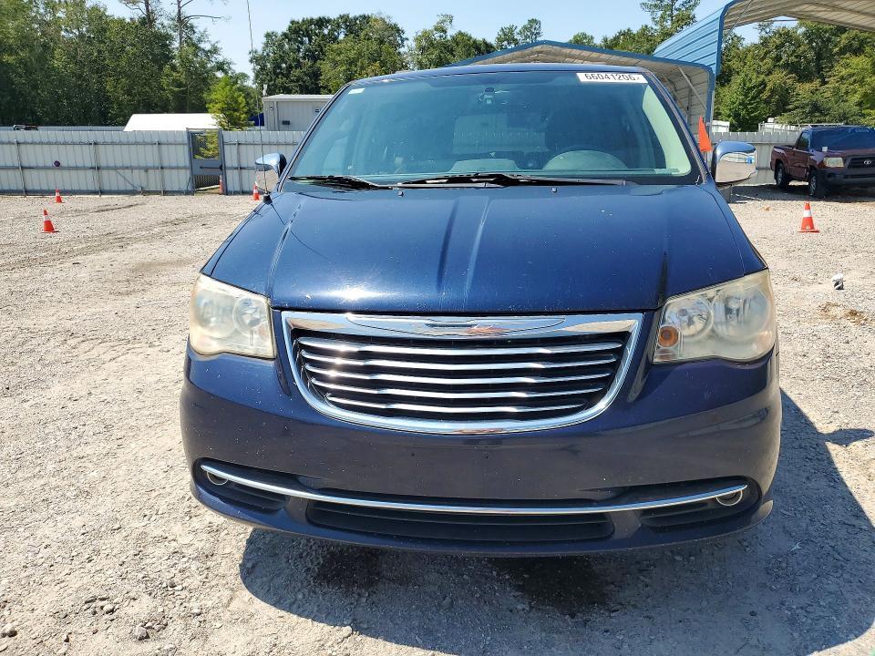 2013 Chrysler Town & Country Touring l
