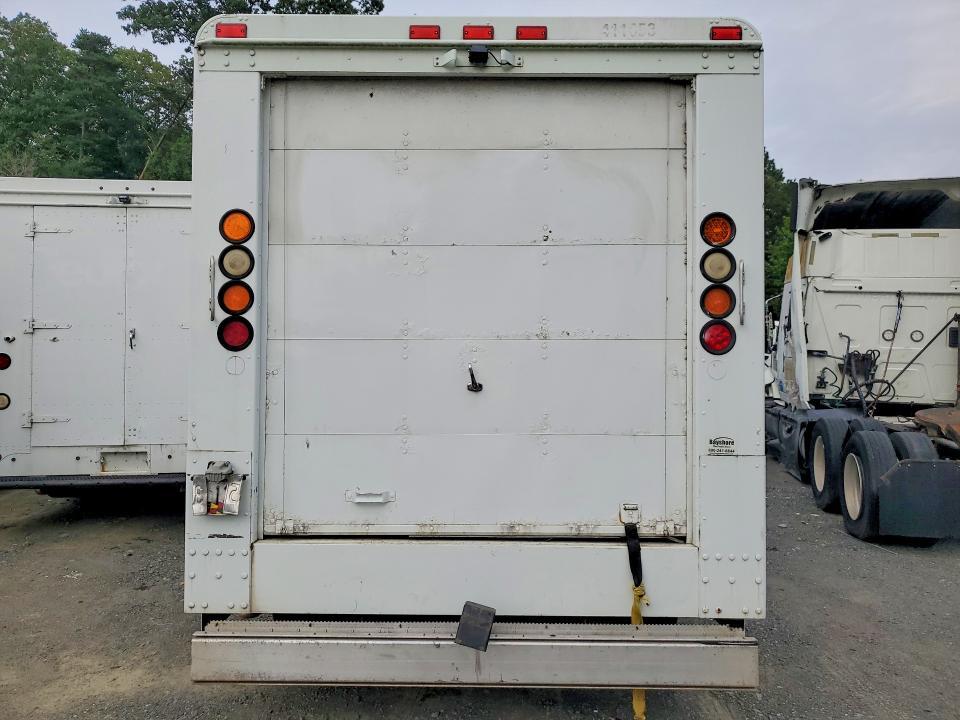 2004 Frht - Freightliner 2004 Freightliner MT45 Chassis Delivery Truck