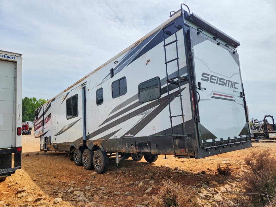 2025 Jayco O Seismic Camper