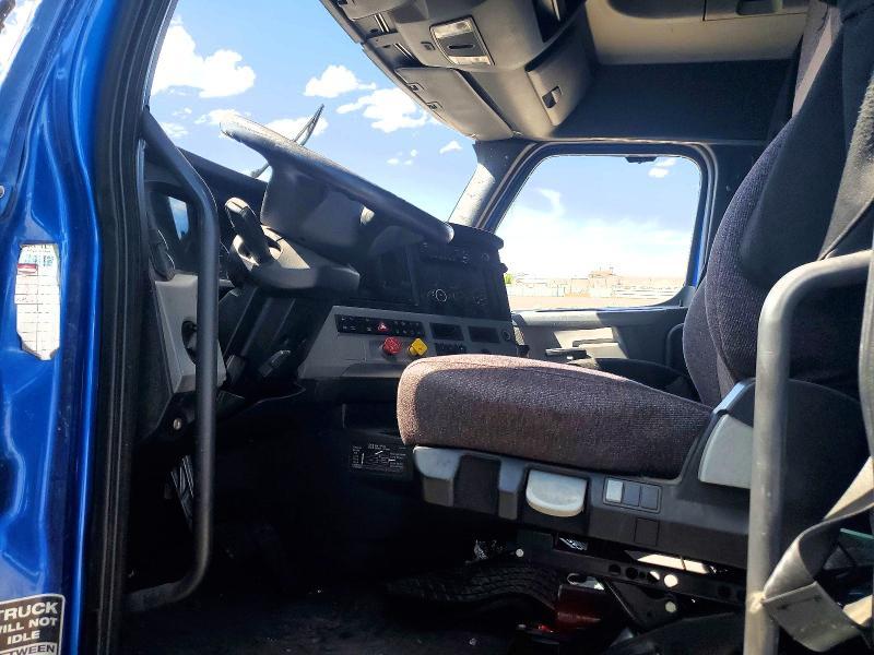2020 Freightliner Cascadia 126
