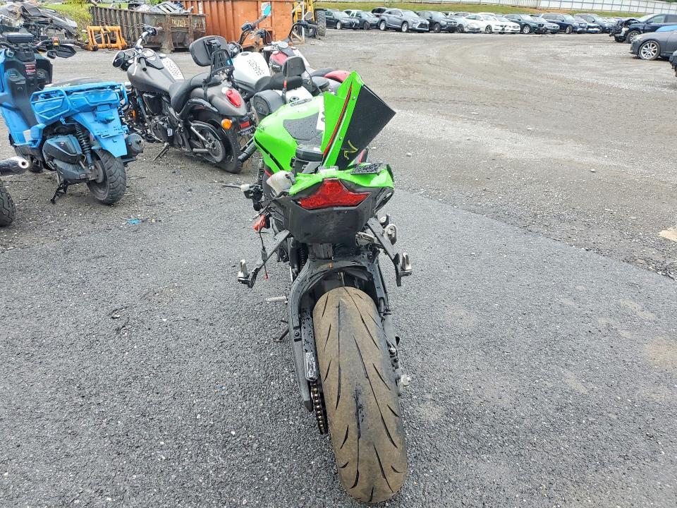 2021 Kawasaki ZX1002 L