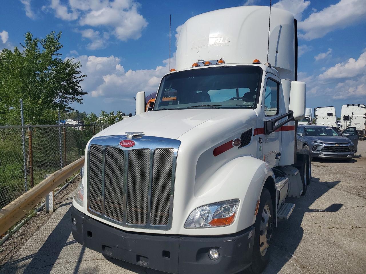 2014 Peterbilt 579 Semi Truck