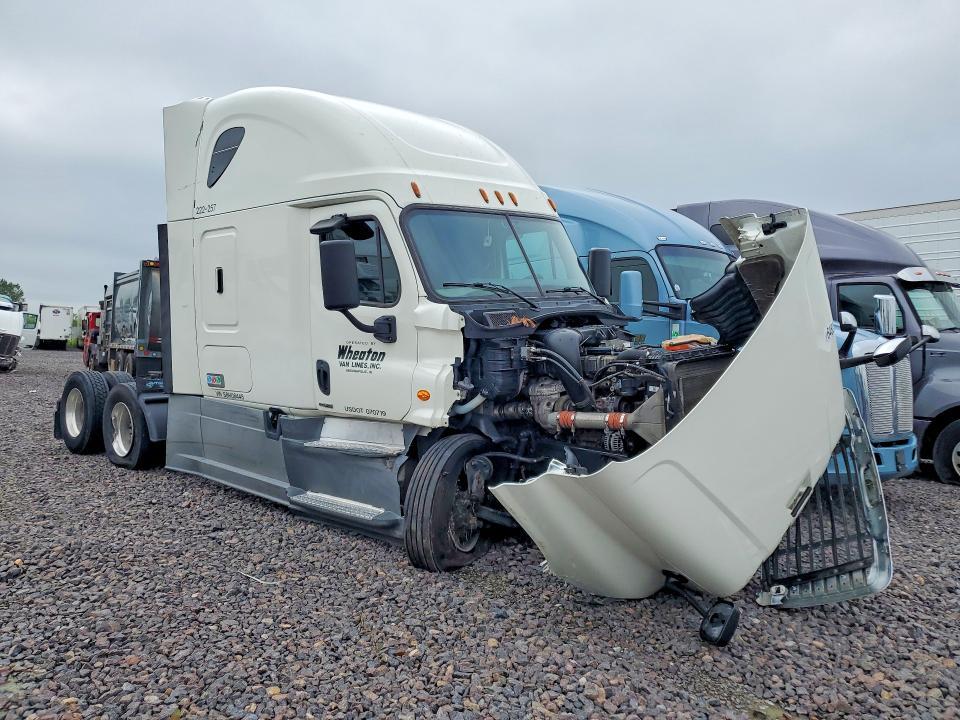 2018 Freightliner Cascadia 125 Semi Truck