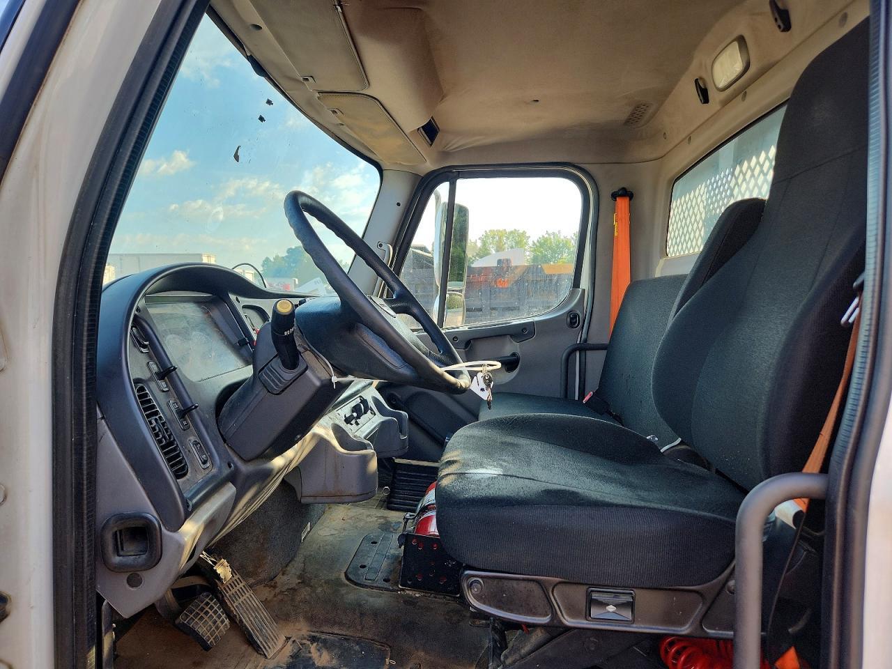 2017 Freightliner Business Class M2 Flatbed Truck