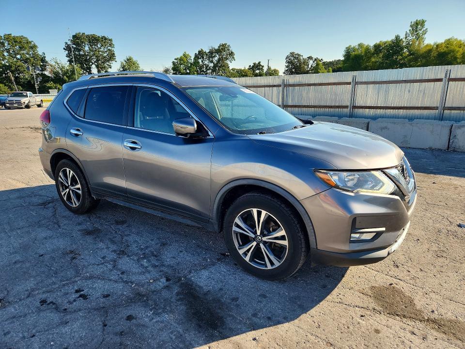 2020 Nissan Rogue sv