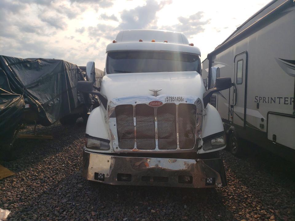 2005 Peterbilt 387 Semi Truck
