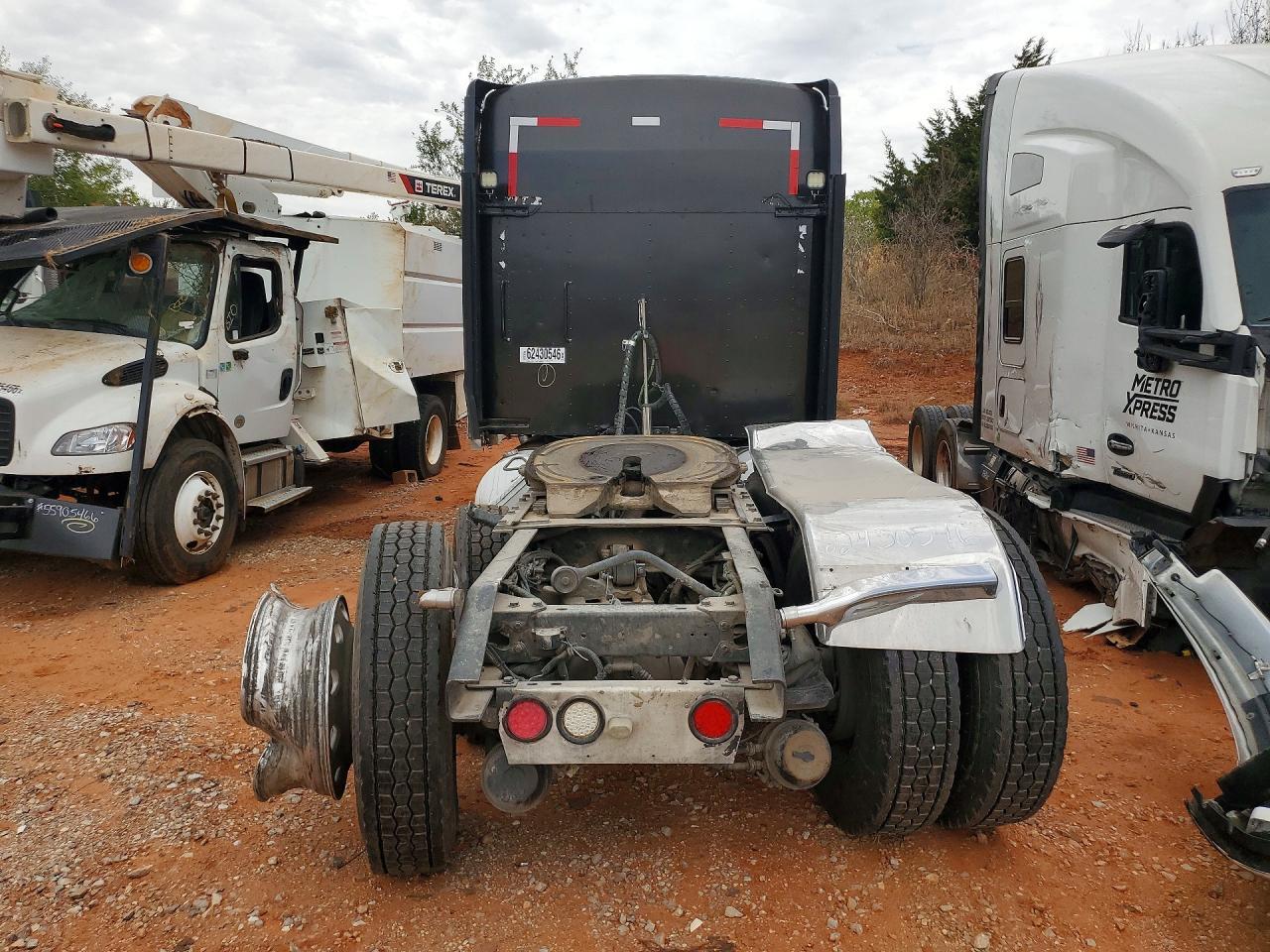 2004 Kenworth W900 Semi Truck