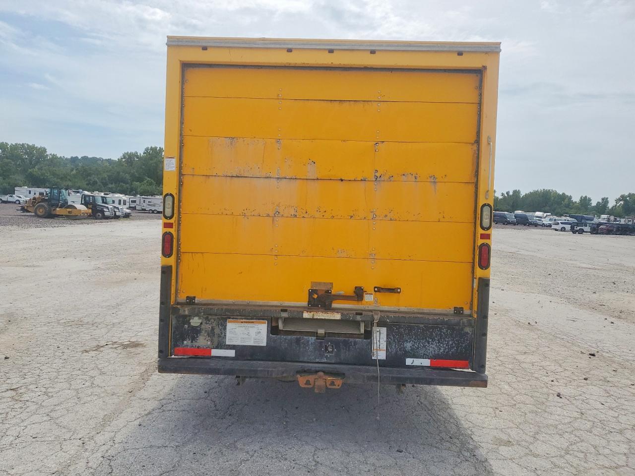 2014 GMC Savana BOX Truck