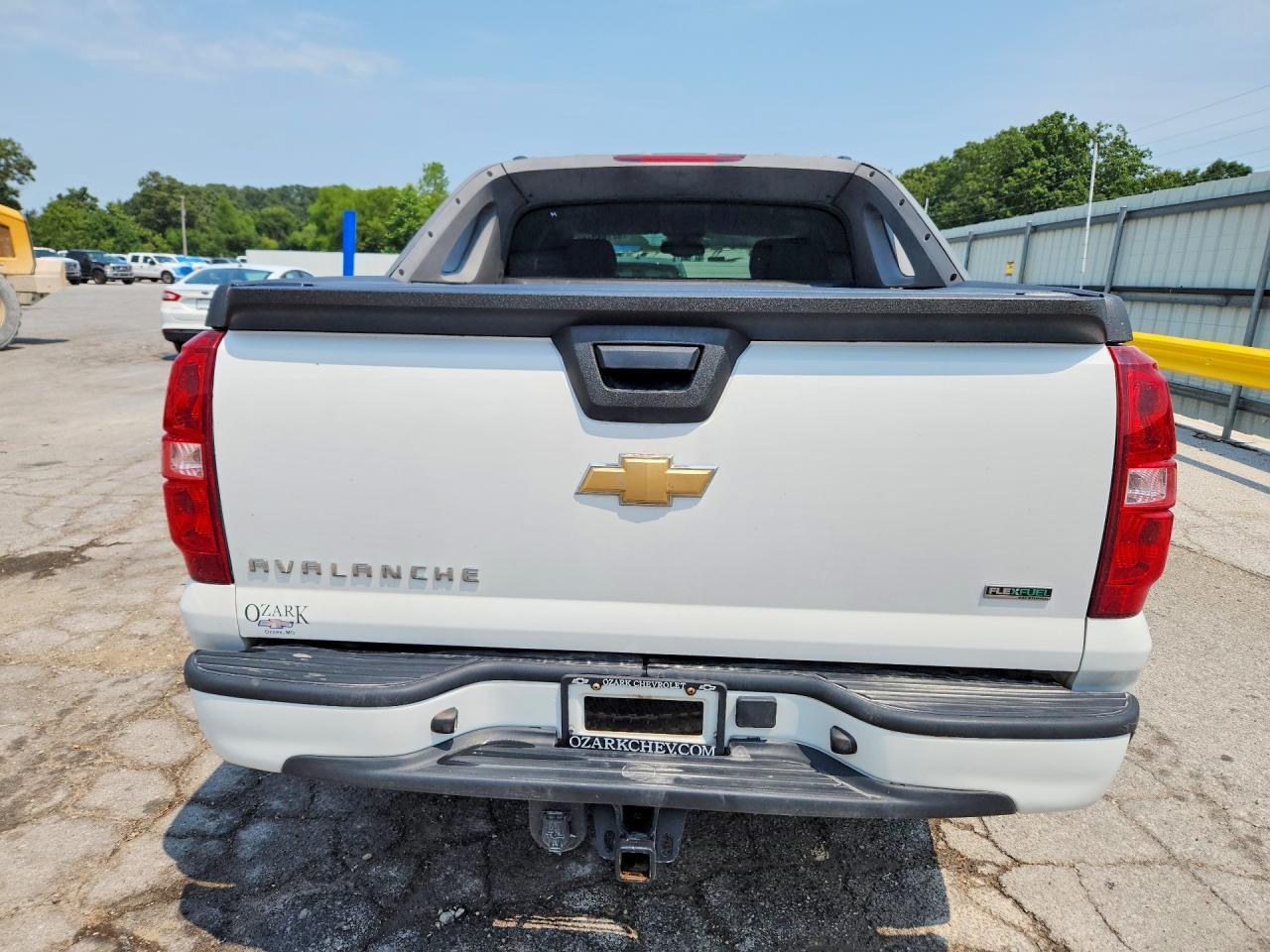 2011 Chevrolet Avalanche LS