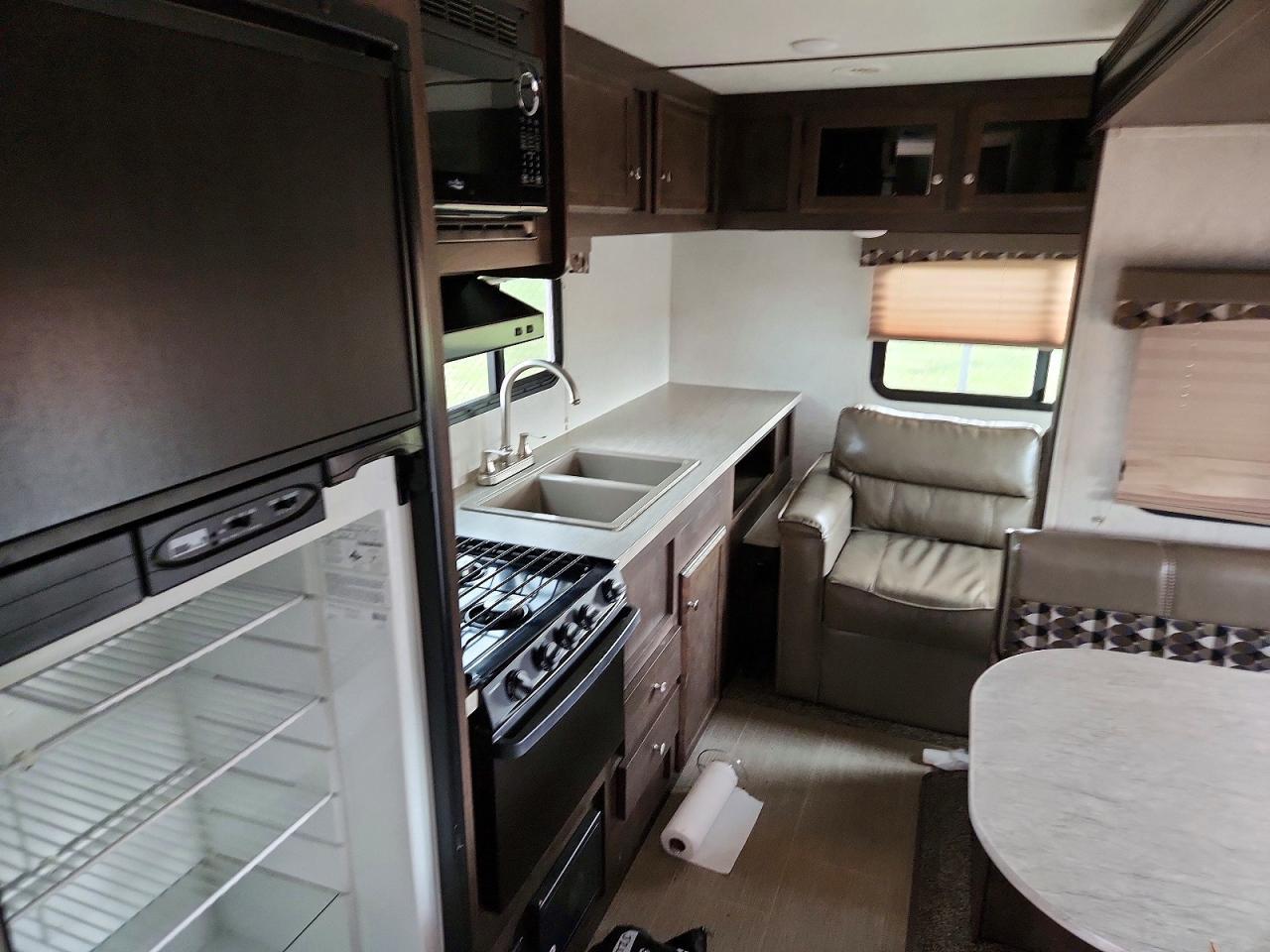 2018 Starcraft Launch Camper