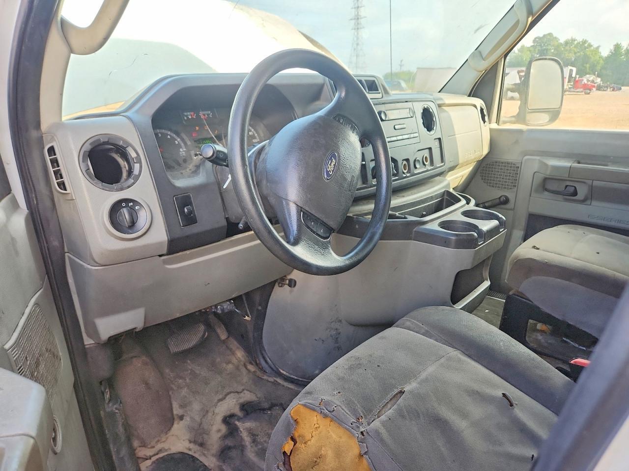 2013 Ford E350 BOX Truck