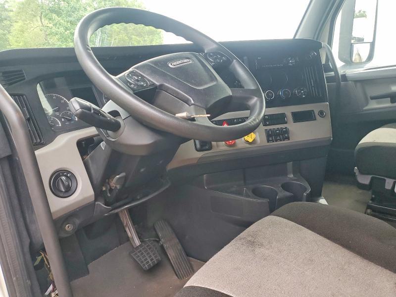 2018 Freightliner Cascadia 126 Semi Truck