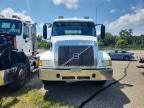 2003 Volvo VNL Semi Truck