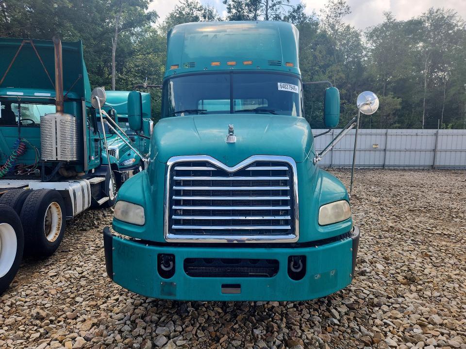 2015 Mack 600 CXU600-Semi Truck