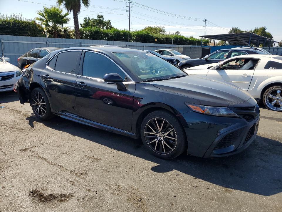 2021 Toyota Camry se