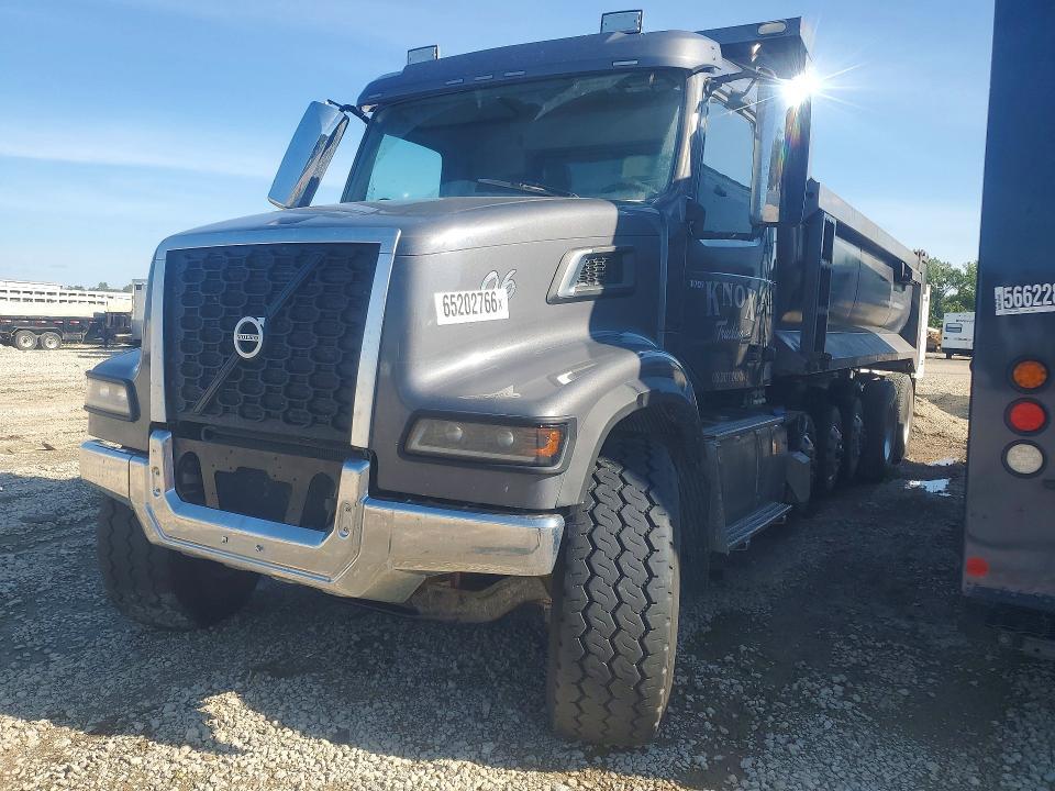 2022 Volvo VHD
