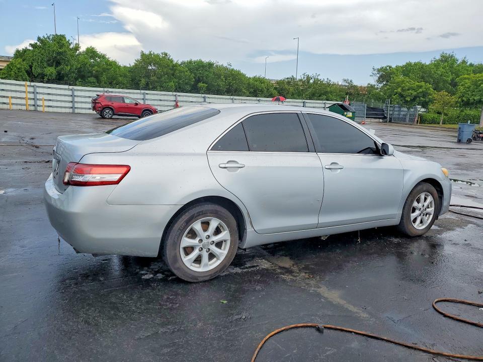 2010 Toyota Camry le