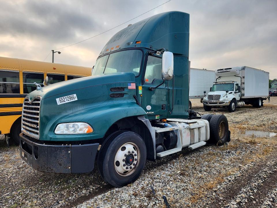 2017 Mack CXU612 Semi Truck