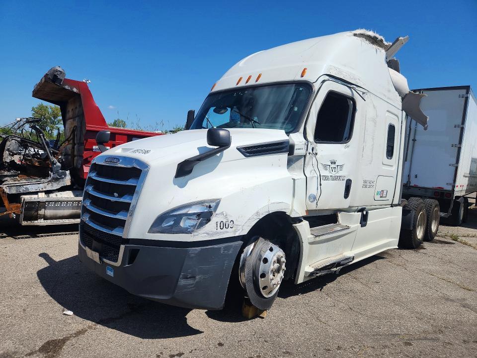 2019 Freightliner Cascadia 126 Semi Truck