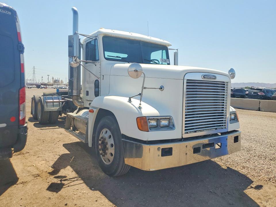2000 Freightliner FLD120 Semi Truck