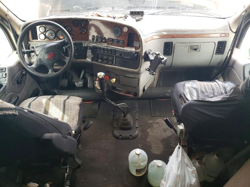 2005 Peterbilt 387 Semi Truck