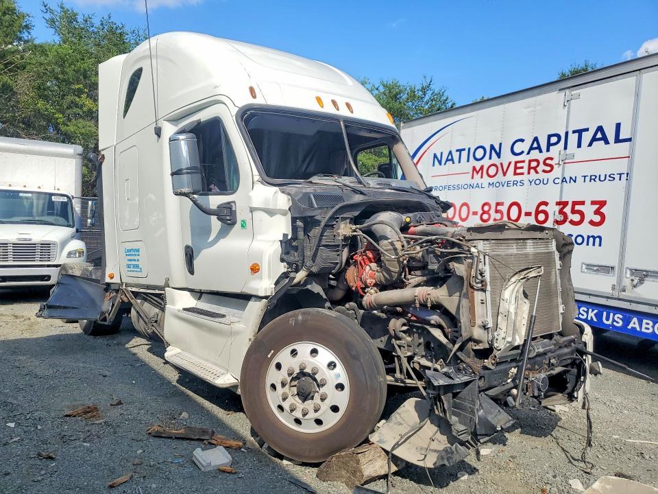 2013 Freightliner Cascadia Semi Truck