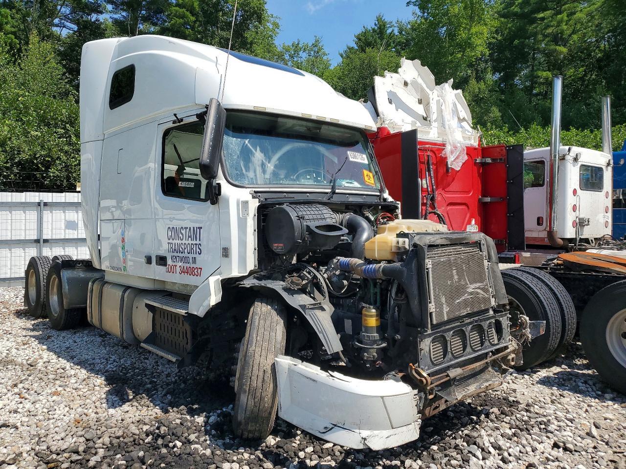 2012 Volvo VNL Semi Truck