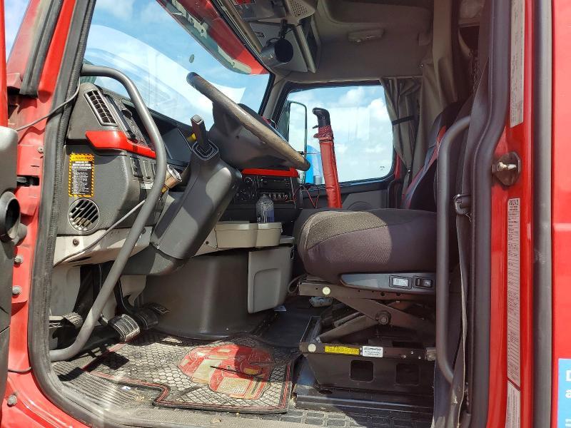 2011 Volvo VNL Semi Truck