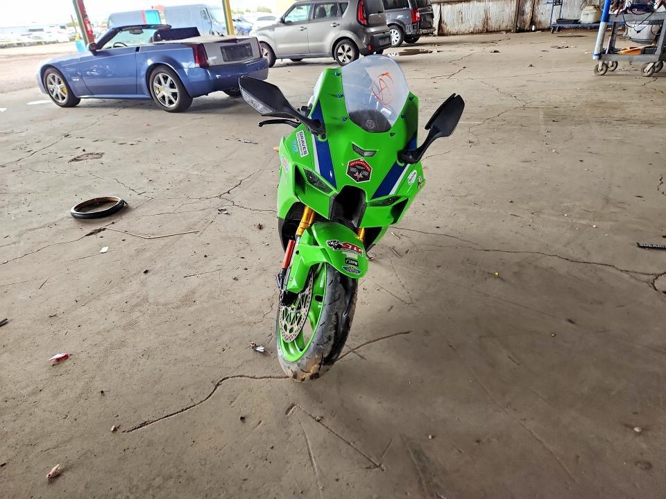 2024 Kawasaki ZX1002 L