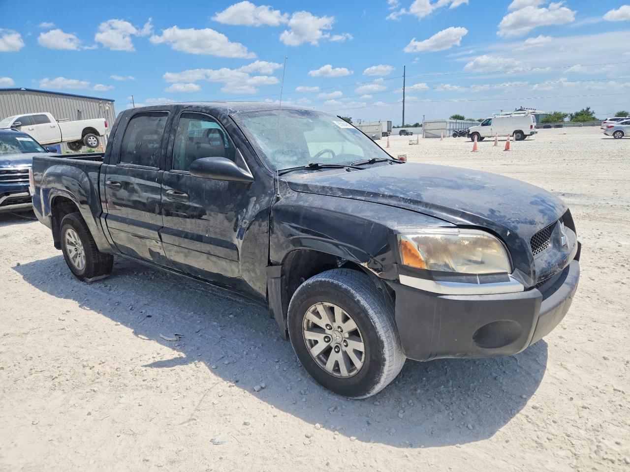 2006 Mitsubishi Raider LS