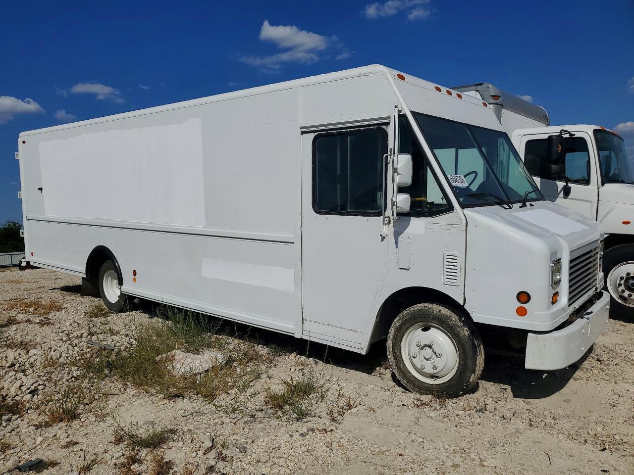 2006 Freightliner MT45 Chassis Delivery Truck
