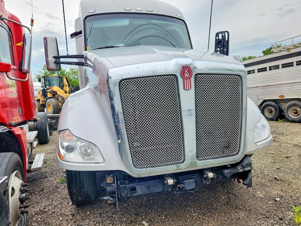 2019 Kenworth T680 Semi Truck