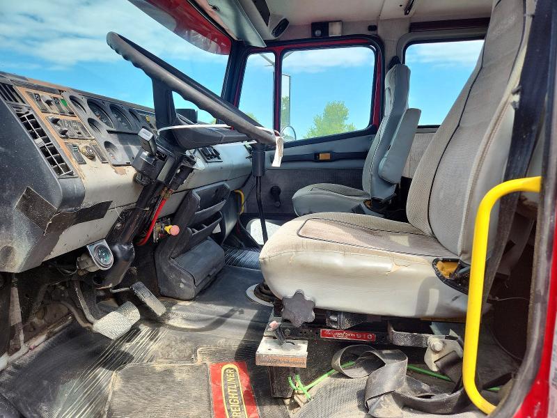 1999 Freightliner FL112 Semi Truck