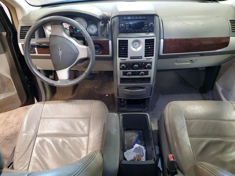 2010 Chrysler Town & Country Touring