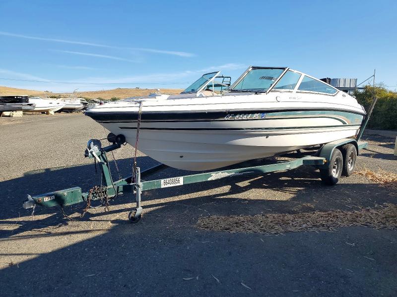 1999 Chaparral Boat