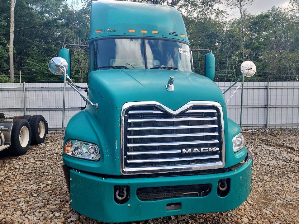 2015 Mack CXU613 Semi Truck