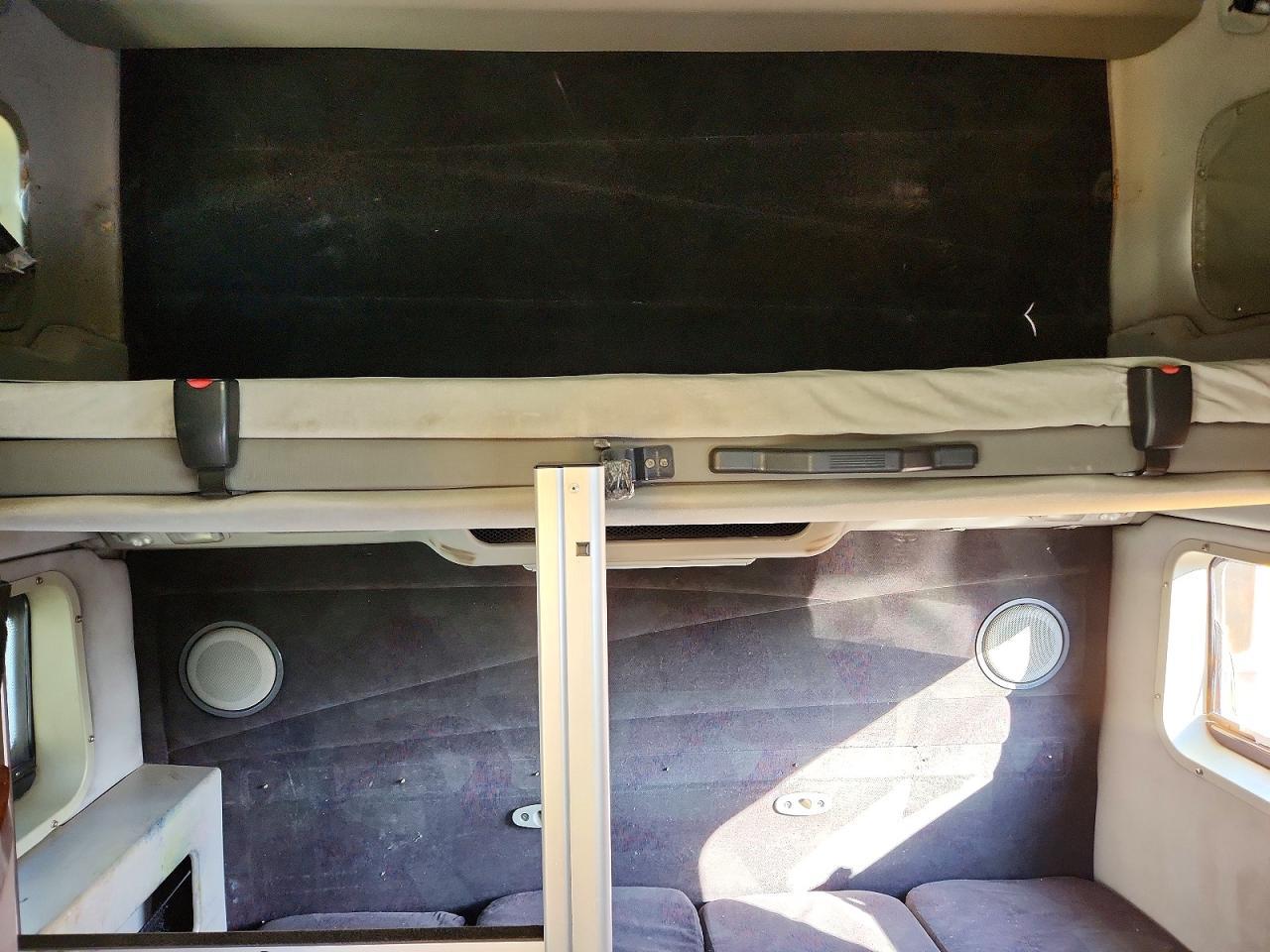 2006 Volvo VNL Semi Truck