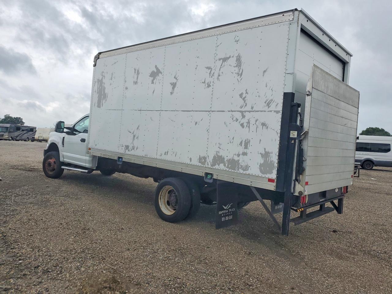 2017 Ford F550 Super Duty BOX Truck