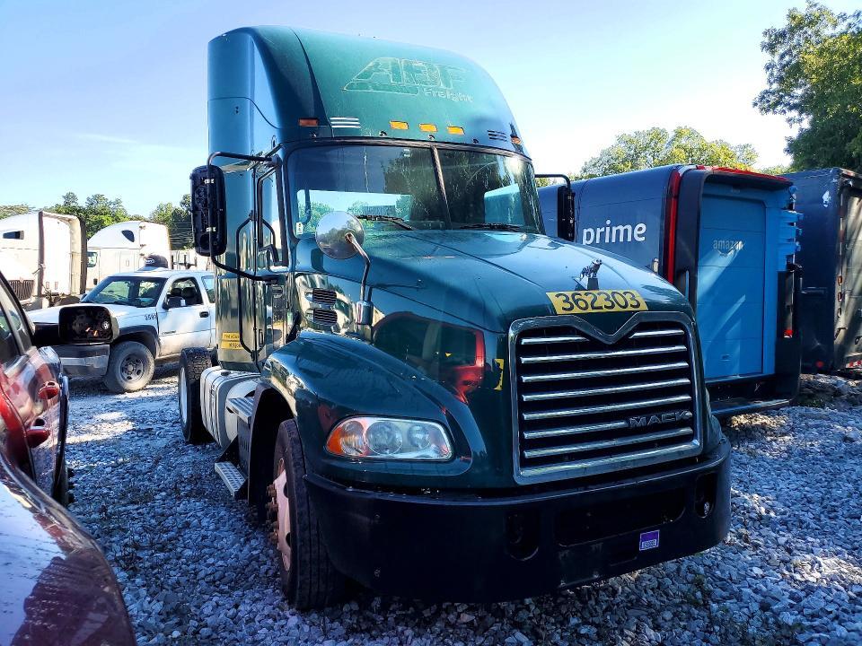 2017 Mack 600 CXU600