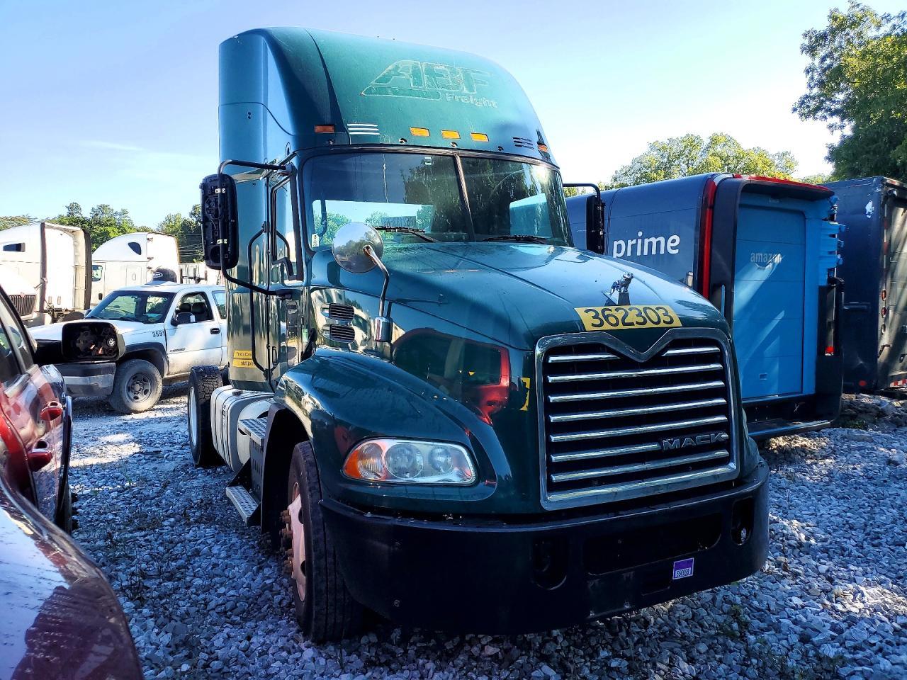 2017 Mack CXU612 Semi Truck