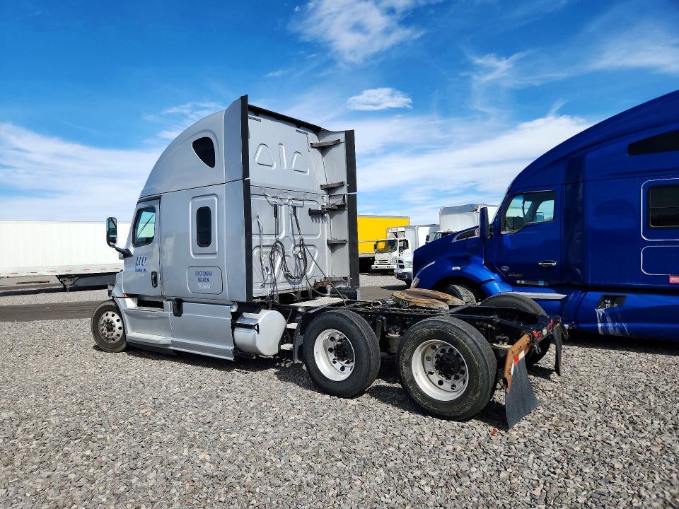 2020 Freightliner Cascadia 1-Semi Truck